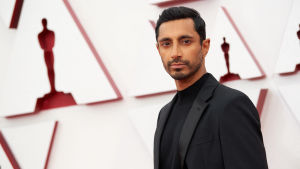 Riz Ahmed Riz Ahmed som gör huvudrollen i Sound of Metal är den första muslimen som nominerats till en Oscar i kategorin bästa manliga huvudroll En mörkhårig man.