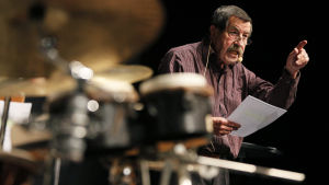 German Nobel Prize-winning novelist Guenter Grass reading from his book 'Die Blechtrommel', accompanied by a drummer, during Frankfurt book fair in Frankfurt Main, Germany A file picture dated 16 October 2009 shows German Nobel Prize-winning novelist Guenter Grass reading from his book 'Die Blechtrommel', accompanied by a drummer, during Frankfurt book fair in Frankfurt Main, Germany. Goettingen-based publishing house Steid