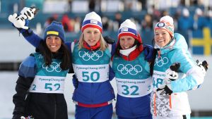 Hela medaljkvartetten med Charlotte Kalla, Ragnhild Haga, Marit Björgen och Krista Pärmäkoski. Krista Pärmäkoski vid prisceremoni, OS 2018.