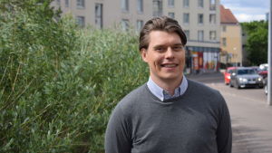 Joel Järvinen, landschef för Uber i Finland och Sverige, tror att Uber kommer frodas under de nya förhållandena i Finland. Han välkomnar också den nya taxilagens effekt på konkurrensen, som han tror bara kan göra saker bättre. Joel Järvinen, landschef för Uber i Finland och Sverige