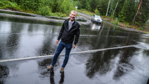 Visst får man lust att ta fram cykeln och börja cykla när man ser på den nya svarta asfalten. Caspar Berntzen
