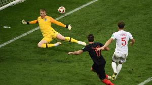 Segermålet. Mario Mandzukic gör segermålet på England på tilläggstid, VM-semifinal 2018.