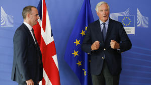 Brexitminister Dominic Raab och EU:s chefsförhandlare Michel Barnier i Bryssel. Dominic Raab och Michel Barnier efter brexitförhandlingar 21.8.2018