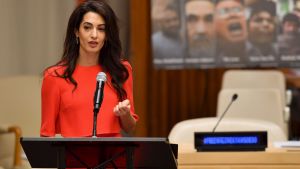 Amal Clooney Amal Clooney talar inför FN:s generalförsamling 28.9.2018 om bristande rättvisa och demokrati
