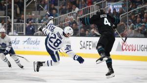 Connor Brown och Brenden Dillon bjöd på flygturer. Connor Brown och Brenden Dillon bjöd på flygturer.