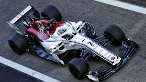 Kimi Räikkönen körde sin Sauberbil i Abu Dhabi. Kimi Räikkönen körde sin Sauberbil i Abu Dhabi.