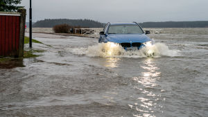 Hur har det blivit så här? Översvämning i Ekenäs i februari 2020. Översvämning i Ekenäs.