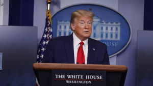 President Donald Trump hotade att stoppa immigration till USA, genom ett besked via Twitter. Men varken han eller Vita huset gav några detaljer om beslutet eller när det kungörs officiellt. President Donald Trump hotade att stoppa immigration till USA, genom ett besked via Twitter. Men varken han eller Vita huset gav några detaljer om beslutet eller när det kungörs officiellt.
