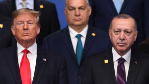 Trump tillsammans med Turkiets Erdogan och Ungerns Orban under Nato-toppmötet i London i december i fjol USA:s president Donald Trump tillsammans med Ungerns premiärminister och turkiets president Recep Tayyip Erdogan