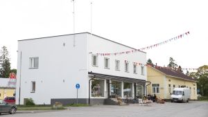 Det är tyst och stillsamt i Lappträsk kyrkby. Arkivbild. Lapinjärven keskusta.