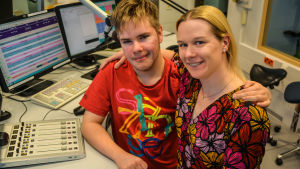 Benjamin Carlsen och programvärd Katarina Lind. Benjamin Carlsen och Katarina Lind