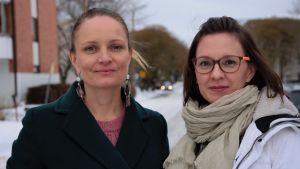 Susanna Heli och Petra Turja inspirerar dem som är med vid förlossningar. Susanna Heli och Petra Turja