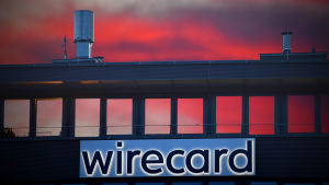 En skylt med Wirecard, aftonrådnad i bakgrunden.