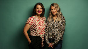 Eva Frantz och Hannah Norrena i Relationspodden Eva Frantz och Hannah Norrena.