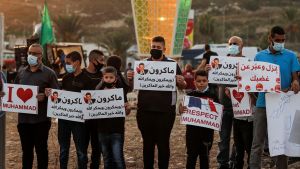 Stöd för islam och profeten Mohammed i den arabiska staden Umm-Al Fahem i norra Israel 25.10.2020. Protesterna riktas mot Frankrikes president Emmanuel Macron som försvarar yttrandefriheten. Stöd för islam och profeten Mohammed i den arabiska staden Umm-Al Fahem i norra Israel 25.10.2020. Protest mot Frankrikes president Emmanuel Macron som uttryckt sitt stöd för yttrandefriheten.