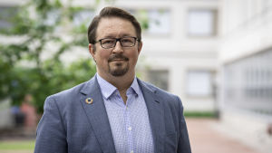 Institutet för hälsa och välfärds hälsosäkerhetschef Mika Salminen säger att han kommer att vaccinera sig så fort han får chansen. Mika Salminen.