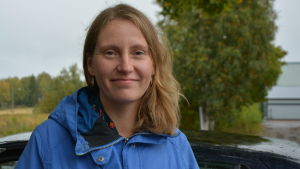 Anne Levin oroar sig främst för vad som kommer att hända med den svenska servicen. Anne Levin är emot en fusion mellan Korsholm och Vasa.