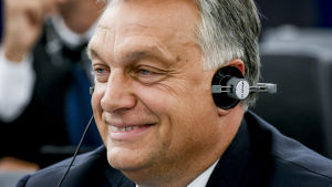 Igår log Ungerns Orbán ännu självsäkert i parlamentet. I dag röstar parlamentet om tillämpandet av artikel 7. Viktor Orban
