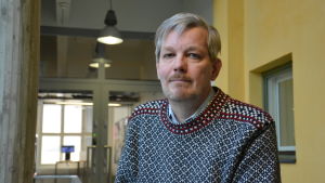 Mikko Lagerspetz,sociologiprofessor vid Åbo Akademi berättar att det är typiskt finskt att lita på myndigheterna. Mikko Lagerspetz.