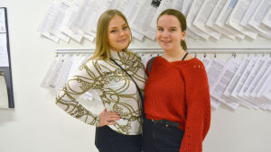 Julia Alitalo och Marja Vuola gymnasieleverna julia alitalo och marja vuola