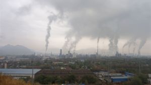 Kina vill ha ekonomisk hjälp för att klimatanpassa sig Fabriker i Lanzhou. Kina släpper ut mest växthusgaser i världen