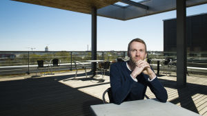 Mikael Ehn har doktorerat i aerosolfysik och forskar vid Helsingfors universitet. Mikael Ehn är biträdande professor i fysikalisk atmosfärskemi vid Helsingfors universitet.