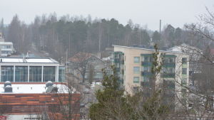 Björn Siggberg skulle se det nya stadshuset i Karis från sitt hem. Utsikt från Björn Siggbergs hem över tomten i Karis där det kunde byggas stadshus.