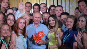 Rysslands president Vladimir Putin deltog i ett utbildningsforum i Bakalskaja Spit på Krimhalvön den 20 augusti 2017. Rysslands president Vladimir Putin deltog i ett utbildningsforum i Bakalskaja Spit på Krimhalvön den 20 augusti 2017.