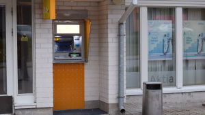 Bankomaten i Tenala blir kvar. Bankomat vid Aktias kontor i Tenala.
