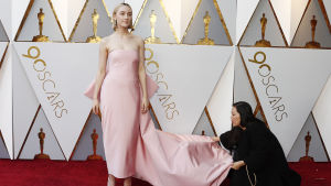 Saoirse Ronan på Oscarsgalan 2018. Saoirse Ronan på röda mattan inför Oscarsgalan 2018.