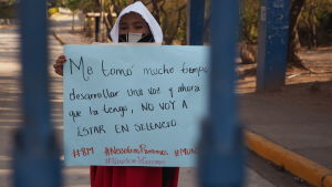 Kvinnlig demonstrant vid det statsliga universitetet UNAH, ockuperat den 8 mars: ”Jag vill inte vara tyst längre” Kvinnlig demonstrant vid det statsliga universitetet UNAH, ockuperat den 8 mars: ”Jag vill inte vara tyst längre”