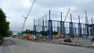 Wärtsiläs satsning på Vasklot i Vasa har också betydelse för hamnen. Byggarbetsplats bredvid en vägkorsning.