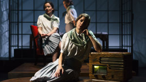 Cécile Orblin, Noora Dadu och Edith Holmström spelar olika sidor av rollfiguren Milja Matilda Wiik. Tre av rollfiguren Milja Matilda Wiik