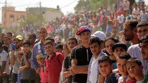 Tusentals palestinier samlades vid gator och torg för att välkomna premiärminister Rami Hamdallah och hans regering Tusentals palestinier samlades vid gator och torg för att välkomna premiärminister Rami Hamdallah och hans regering
