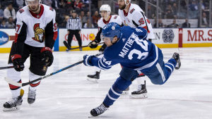 Auston Matthews har hunnit med en säsong i Europa. Auston Matthews, Toronto Maple Leafs 2018.