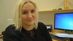 Socialhandledare Minna Nurmi berättar att begravningsbidraget täcker de mest basala utgifterna. minna nurmi