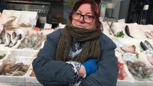 Fiskhandlaren Laura tänker rösta på rasistiska partiet Lega. Fiskhandlaren Laura tänker rösta på rasistiska partiet Lega.