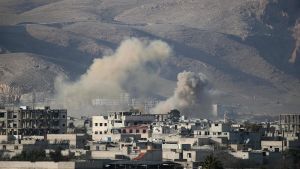 Regimstyrkornas bombardemang mot staden Hamouria, östra Ghouta, på lördagen. Regimstyrkornas bombardemang mot staden Hamouria, östra Ghouta, på lördagen.