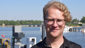 På gästhamnssidan är det ännu lugnt, säger Niklas Björkqvist. En man som heter Niklas Björkqvist.