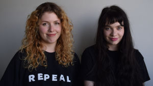 Lauren och Hannah hör till de tusentals irländare som åkte hem för att rösta. Lauren Wilson och Sarah McNulty Madden.