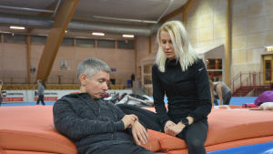 Sandra Eriksson tillsammans med sin tränare Oscar Gidewall. Sandra Eriksson och Oscar Gidewall, Stockholm januari 2019.