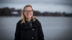 Sophia Jansson. Muumihahmojen käyttöoikeuksia valvovan Moomin Characters Oy Ltd:n pääosakas ja taiteellinen johtaja Sophia Jansson (Lars Janssonin tytär, Tove Jansson oli täti), Salmisaari, Hki, 7.12.2017.