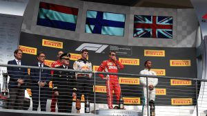 Räikkönen fick höra Finlands nationalsång. Verstappen, Räikkönen och Hamilton står på prispallen