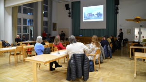Ett tjugotal personer hade samlats på informations- och diskussionsmötet. Bild från informations- och diskussionsmötet.