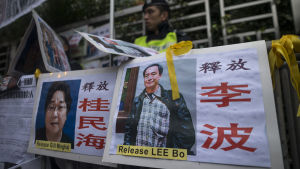 Förläggarna Gui Minhai (till vänster) och Lee Bo var kolleger och försvann båda 2015. Den här bilden togs i januari 2016 i samband med en protest i Hongkong. 