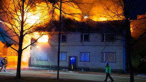 Så här såg huset ut. I dag finns där i stället ett staket mellan tomten och trottoaren. Brand i Borgå 08.04.2020