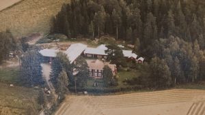 Ole Holms föräldragård i Voitby. Ole Holms familj tog emot Matti Tanninen, hans fru och syster på våren 1944 i Maxmo i Österbotten.