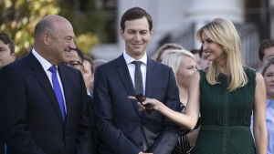 Både Trumps ekonomiska rådgivare Gary Cohn och Jared Kushner samt Ivanka Trump använde privata e-postkonton Både Trumps ekonomiska rådgivare Gary Cohn och Jared Kushner samt Ivanka Trump använde privata e-postkonton