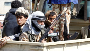 Hodeidah kontrolleras av Houthirebeller som kämpar mot styrkor stödda av Saudiarabien och andra länder vid Persiska viken Huthirebeller åker i ett fordon i Sana'a i Jemen.
