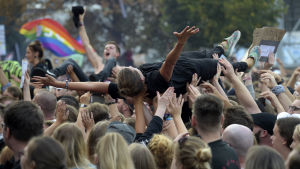 Upp till 65 000 unga kom till rockkonserten i Chemnitz Upp till 65 000 unga kom till rockkonserten i Chemnitz